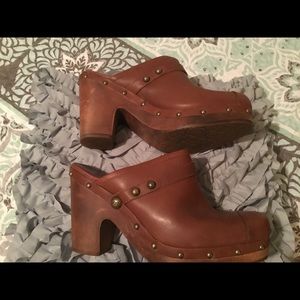 Ugg jolene clog